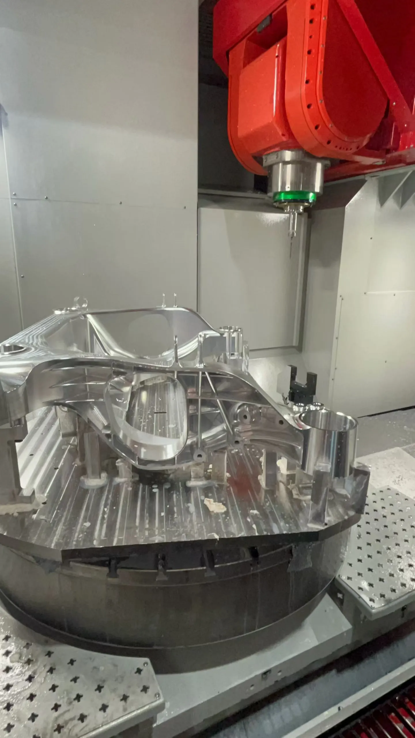 Five-axis CNC machining of automobile shock absorbers