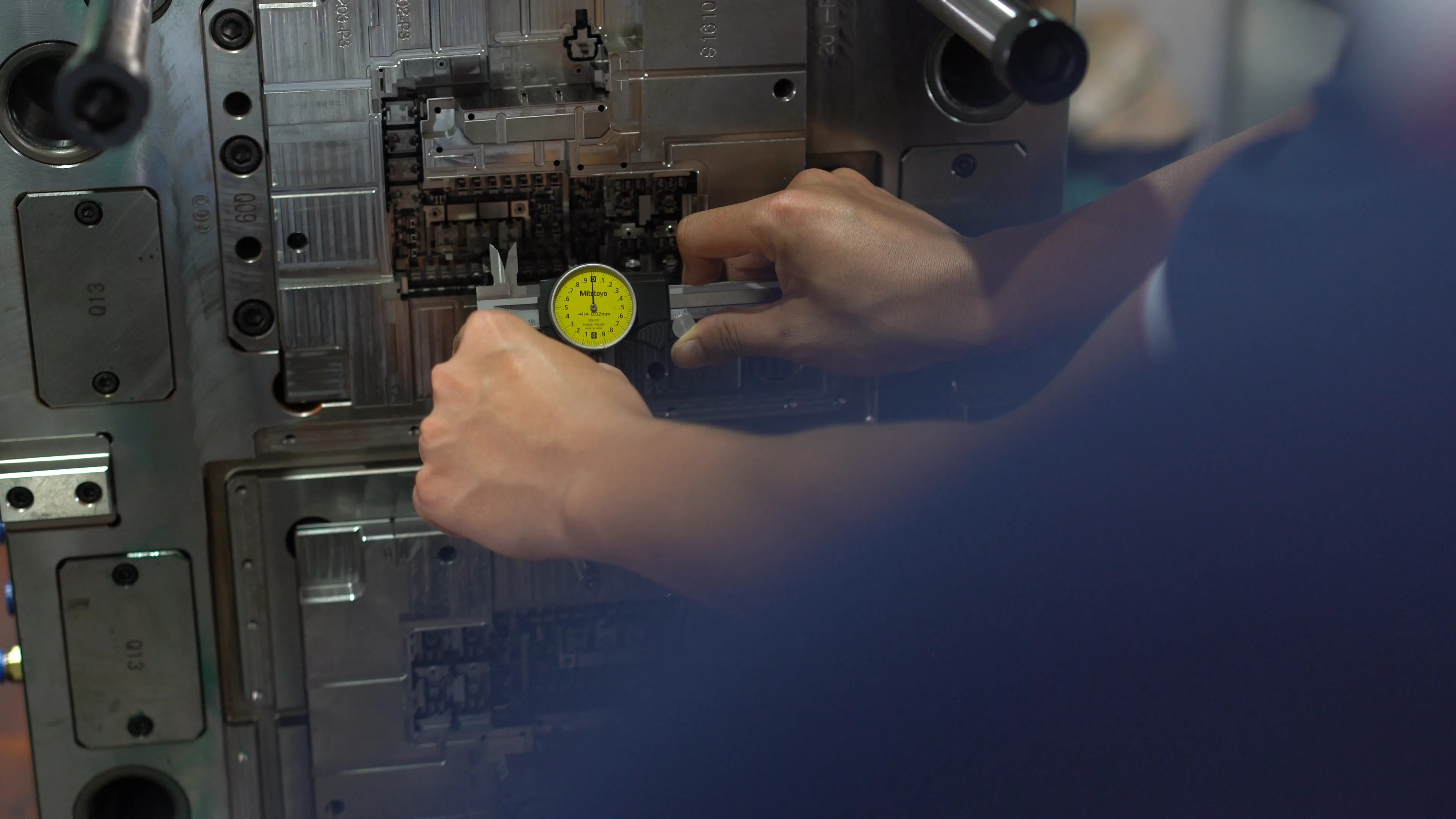 CNC machined metal part